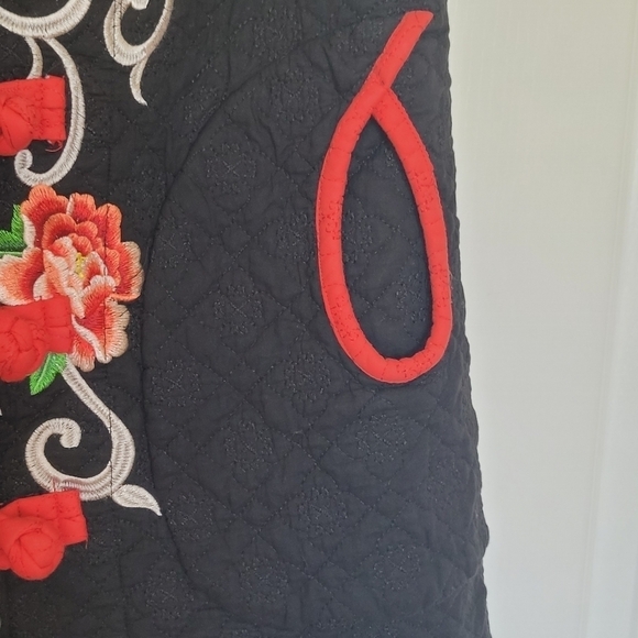 Embroidered Button Front Vest - Picture 6 of 9